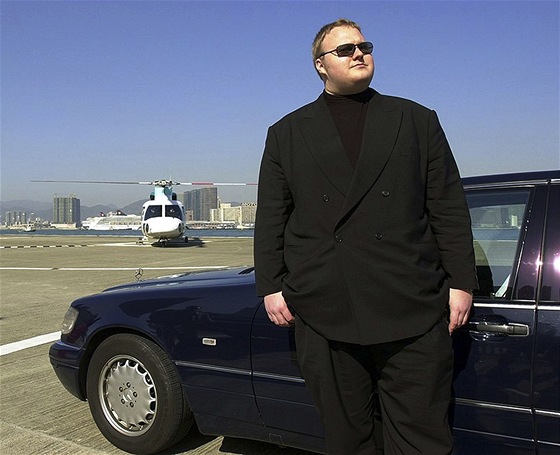 Zakladatel firmy Megaupload.com Kim Schmitz u svého mercedesu