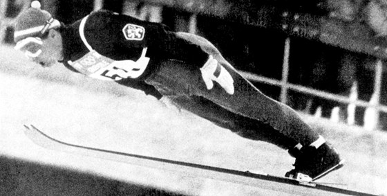 SKOK DO HISTORIE. Jií Raka získal na olympijských hrách v Grenoblu 1968...