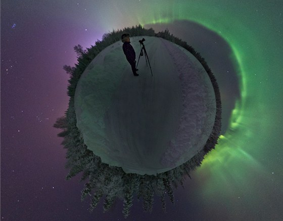 Snímek polární záe z ledna 2012 véd Göran Strand nazval "Planeta Aurora"