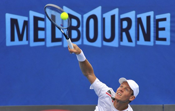 SERVIS. Tomá Berdych si na Australian Open zahraje v osmifinále.