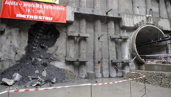 19. ledna prorazil razicí tít Adéla stnu do budoucí stanice praského metra