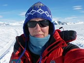 Felicity Astonov bhem vpravy na Antarktidu.
