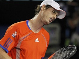 TO SNAD NE! Andy Murray v semifinlovm utkn s Novakem Djokoviem.