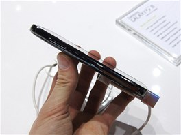 Samsung Galaxy S II T-Mobile - na super-tenké telefony si americké varianty...