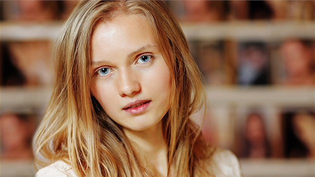 Modelka Lenka Hanáková je ideální modelkou - je neutrální a pitom osobitá