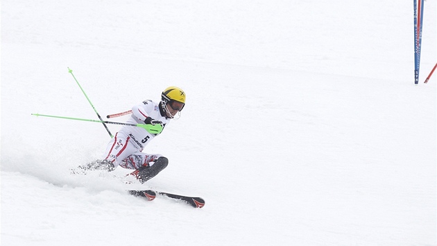V OBLOUKU. Domc lya Marcel Hirscher sjd slalom Svtovho pohru v Kitzbhelu. 