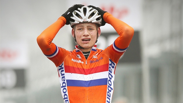 VN J? Nizozemsk cyklokrosa Mathieu van der Poel se na MS v Koksijde stal vtzem kategorie junior.