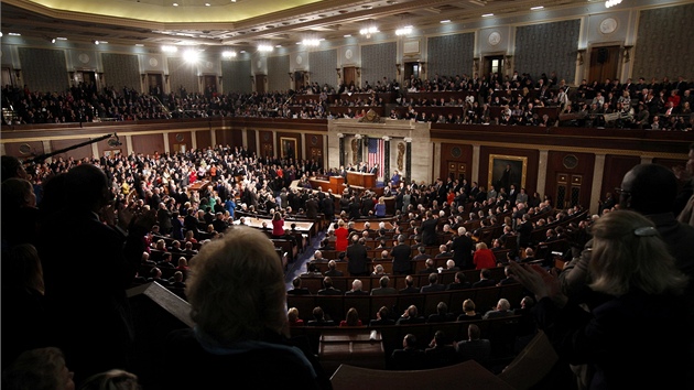 Americký Kongres a pozvaní estní hosté naslouchají Baracku Obamovi, který