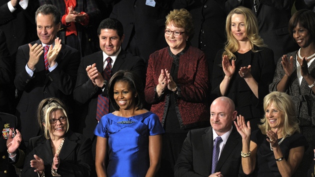Americká první dáma Michelle Obamová (v modrých atech) spolu s dalími