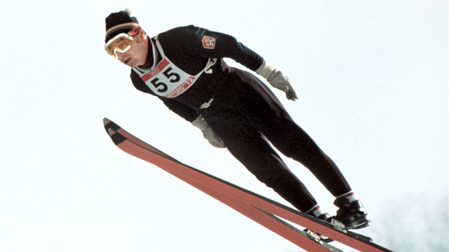 eskoslovensk reprezentant Ji Raka pi skoku ze 70m mstku na olympid v japonskm Sapporu. (nor 1972)