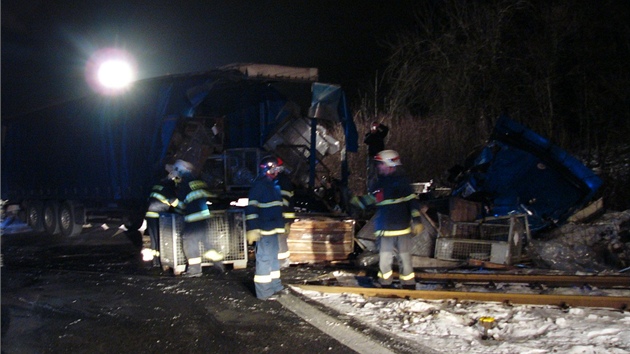 Sráka osobního motorového vlaku a nákladního auta na pejezdu u Valaského