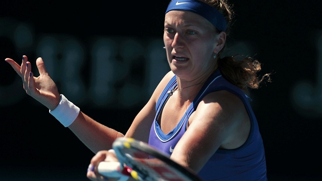 KONCENTRACE. Petra Kvitová pi úderu v utkání 4.kola Australian Open proti An