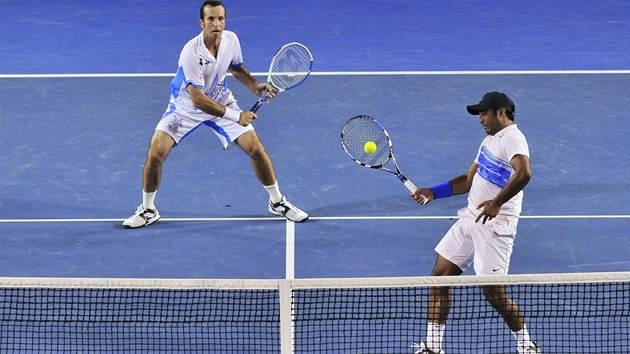 VÍTZOVÉ. Radek tpánek a Leander Paes získali na Australian Open titul ve