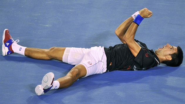 AMPION. Novak Djokovi vyhrál Australian Open 2012.