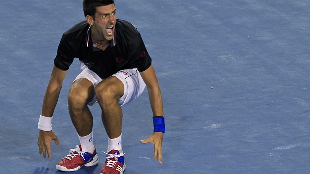 VYHRÁL JSEM! Novak Djokovi  je ampionem Australian Open 2012.