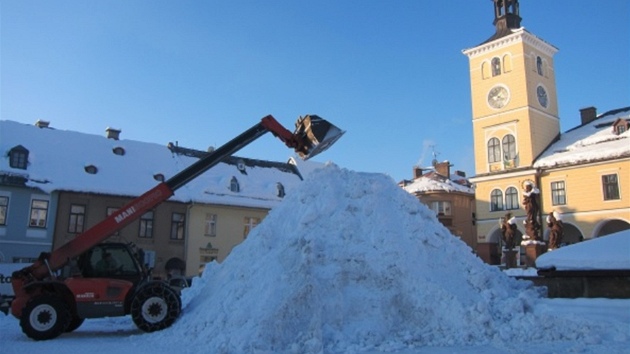 Snhová hromada, z ní se vysochal Krakono.