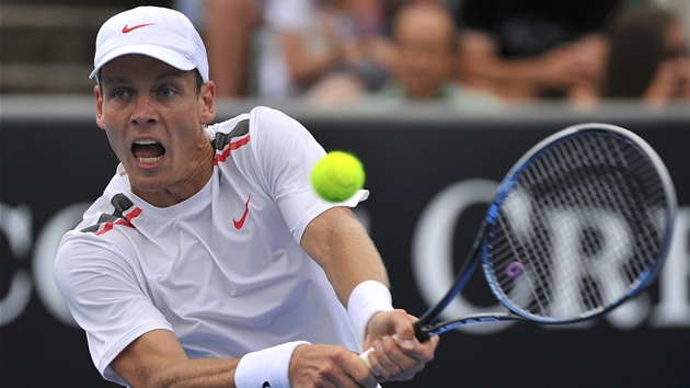 SERVIS. Tomá Berdych si na Australian Open zahraje v osmifinále.