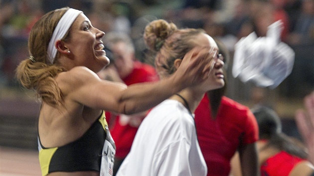 Lolo Jonesová se raduje po vítzství na padesátce pekáek na Millrose Games.