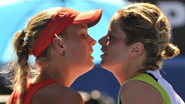 POLIBEK NA ROZLOUENOU. Dánská tenistka Caroline Woznická (vlevo) se rozlouila