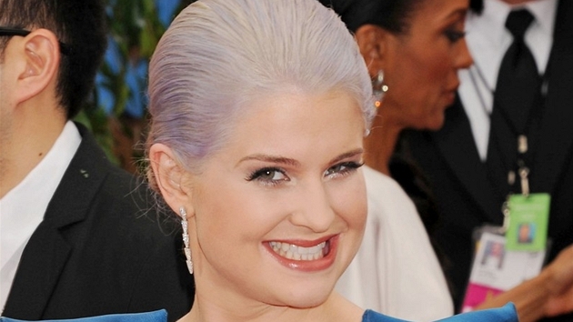 Bílé vlasy mohou být velmi ik, jak ukazuje Daphne Guinessová (44).