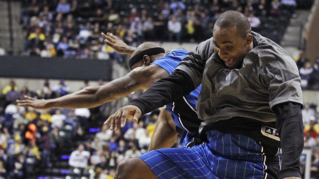 Glen Davis (v popedí) a Quentin Richardson slaví ko Orlanda.