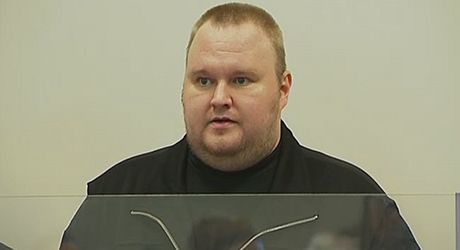 Zakladatel MegaUploadu plánuje politickou kariéru. Na snímku je Kim "Dotcom" Schmitz ped soudem