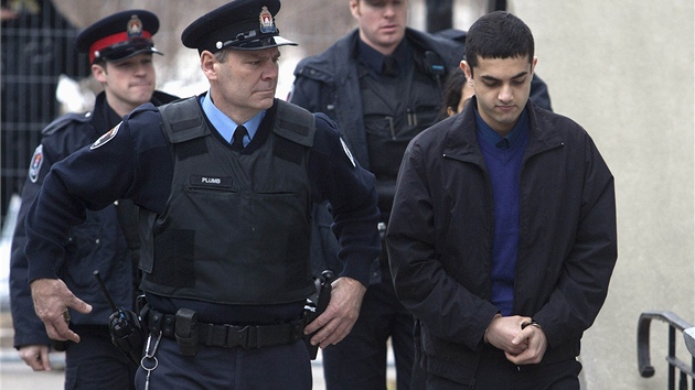 Syn Muhameda afíi pichází k soudu (30. ledna 2012)