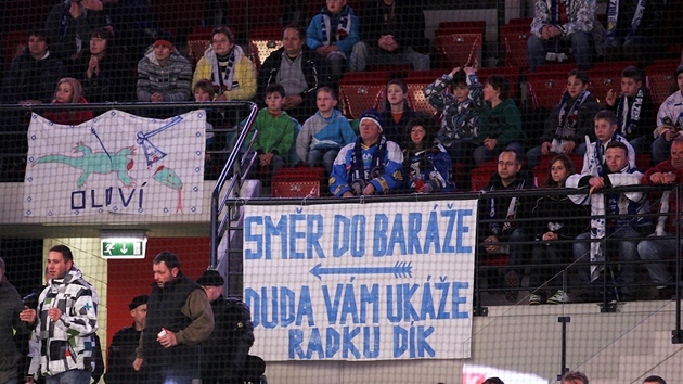 NEZVAL HO. Plzeského útoníka Radka Dudu (vpravo) trenér národního týmu Alois Hadamczik do reprezentace nevzal.
