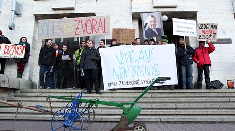 Studenti v Olomouci budou podobn jako jejich kolegové v Brn (na snímku akce z 1. února 2012) protestovat proti reformám, v noci "obsadí" aulu Filozofické fakulty UP.