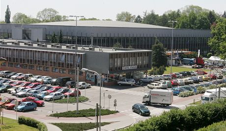Hokejisté v Hradci se stali rukojmími ve válce msta a firmy ABD o zimní stadion.