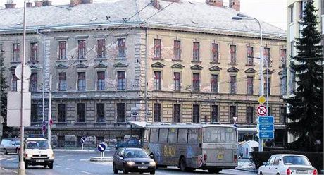 Do historického objektu na lukrativním míst, který Hradec v roce 2009 získal od armády, chce msto v pítích letech napumpovat nkolik stovek milion korun.