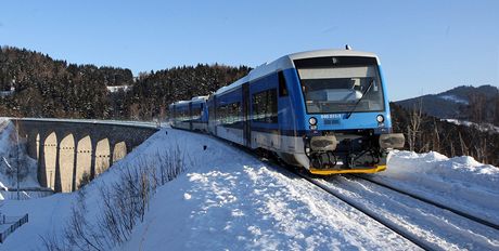 Jeden z nových vlak RegioShuttle RS-1 Stadler, které objednal Liberecký kraj.