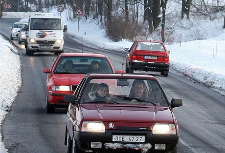 idii jet musí se starou silnicí mezi Jabloncem a Libercem vydret. Stavba