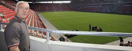 Bývalý slávistický kanonýr Frantiek Veselý na novém stadionu v Edenu