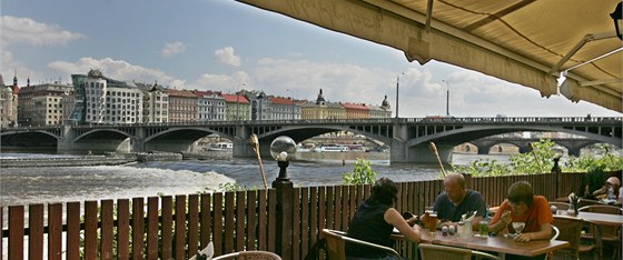 Nábeí u Jiráskova mostu by mohlo nést jméno prezidenta Václava Havla.