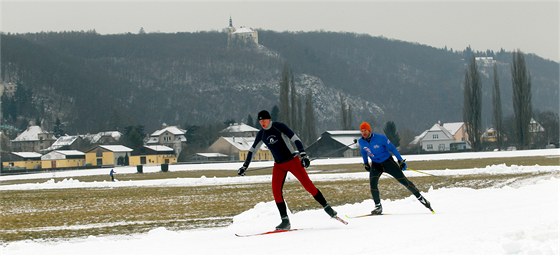 Praané si mohou zabhat na lyích na zasneném závoditi v Chuchli.