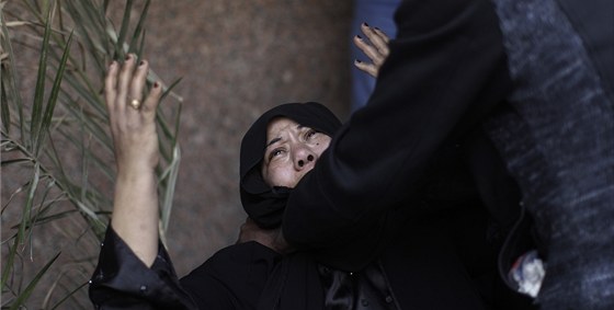 Dti se vydaly bojovat proti Mubarakovi, kde jsou nyní, nikdo neví. Matkám zbyly jen oi pro plá.
