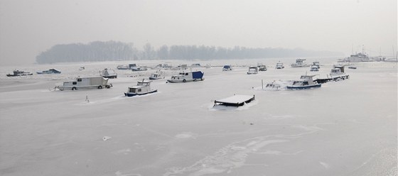 Zamrzlý Dunaj v Blehrad (8. února 2012)