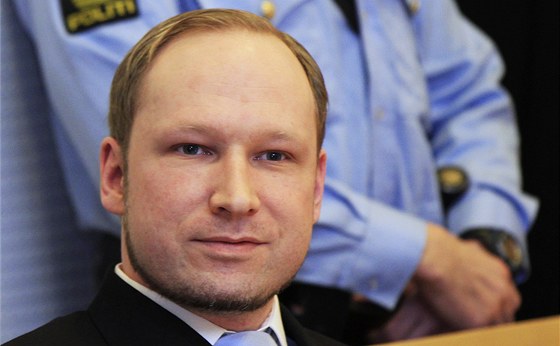 Anders Behring Breivik u soudu, který rozhoduje o jeho prodlouení vazby. (6....