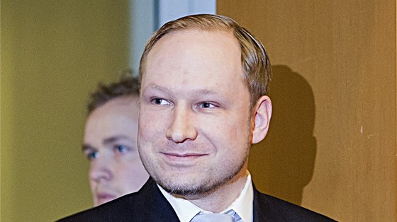 Anders Behring Breivik u soudu, který rozhoduje o jeho prodlouení vazby (6.