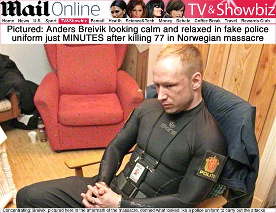 Anders Breivik ve falené policejní uniform krátce po svém zadrení v ervenci