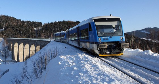 Jeden z nových vlak RegioShuttle RS-1 Stadler, které objednal Liberecký kraj.