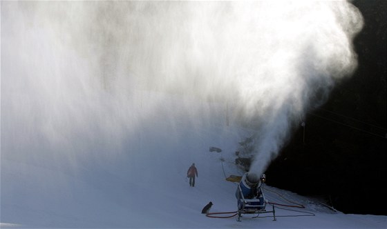 Na Bublav spustili snhová dla. Provozovatelé tamního skiareálu by potebovali jet pár mrazivých dní.