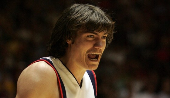 V NEJSLAVNJÍCH CHVÍLÍCH. Adam Morrison v dresu  univerzity Gonzaga.