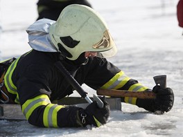 Hasi na ebíku se blíi k nebezpené díe na zamrzlé hladin Brnnské