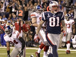 TOUCHDOWN. Aaron Hernandez boduje, tehdy to jet s  New England Patriots...