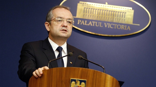 Rumunsk premir Emil Boc podal v pondl demisi (6. nora 2012)