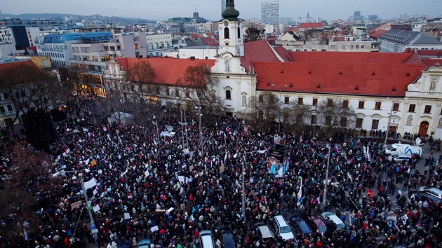 Protesty na bratislavském námstí SNP.