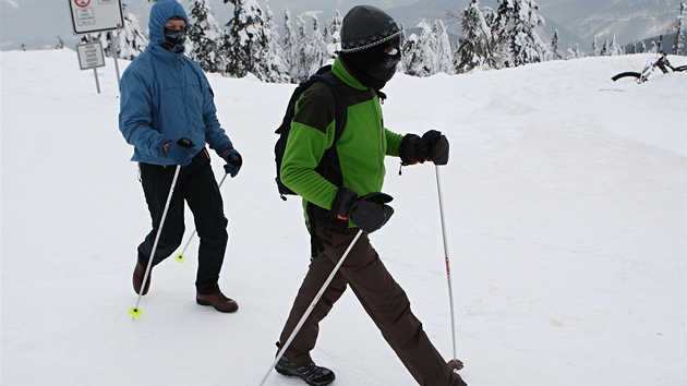 Skalním turistm silný mráz nevadí, i tak si výlap na Lysou horu chtjí