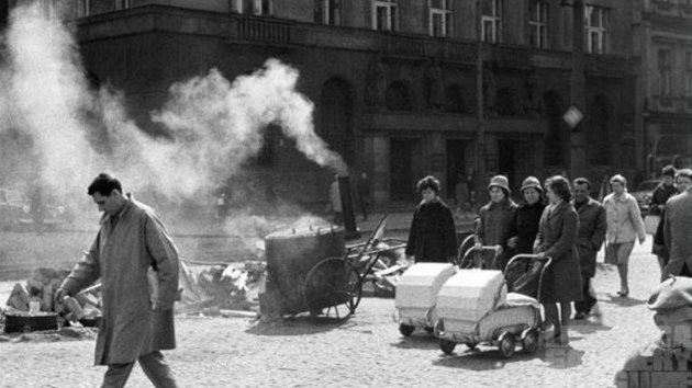 Z výstavy Viléma Kroppa Na Václaváku o Václaváku (Leica Gallery Prague 2008)